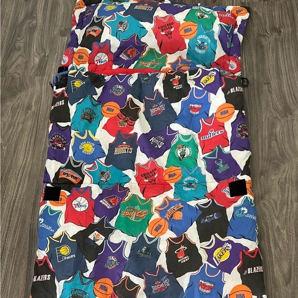 Vintage 1990's NBA sleeping bag SONICS WIZARDS WARRIORS BULLS Jordan you… - Picture 1 of 7